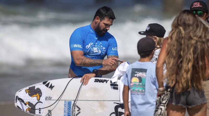 Willian Cardoso já está nas oitavas de final do Vans US Open of Surfing