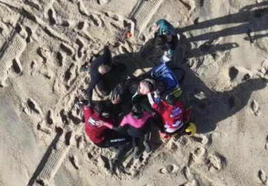 Carlos Burle tranquiliza fãs após queda em onda gigante em Nazaré: “Estou bem, estável”